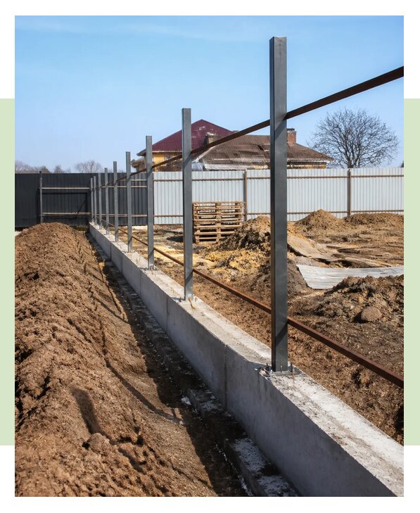 Строительство забора с монолитным фундаментом под ключ в Пскове